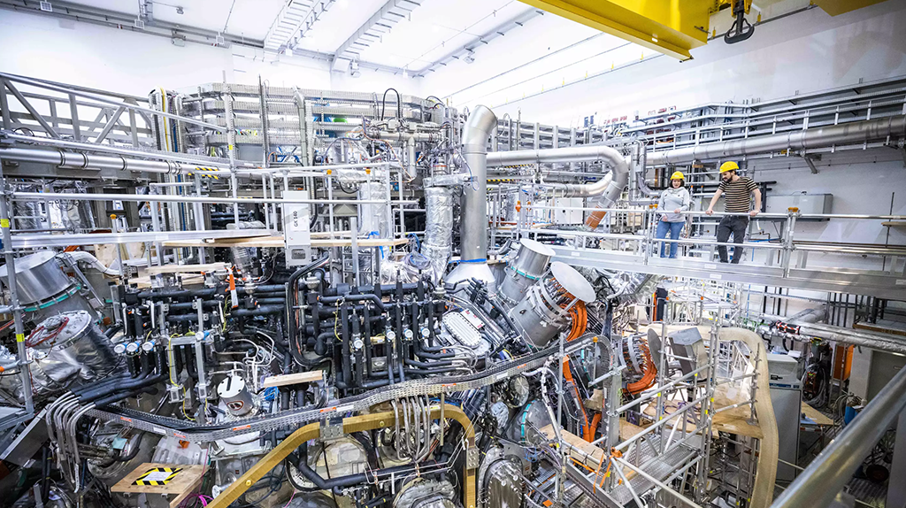 Blick auf Wendelstein 7x, die Fusionsanlage vom Typ Stellarator in Greifswald