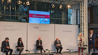 Dr. Volker Oeppling, Prof. Dr. Francine Ntoumi, Prof. Dr. Benjamin Mordmueller, Prof. Dr. Ernst Wimmer, Dr. Katrin Gerlinger und Dr. Marc Bovenschulte (v.l.n.r.) , Podiumsdiskussion als Auftakt der Veranstaltungsreihe TA im Dialog-Thema Malaria